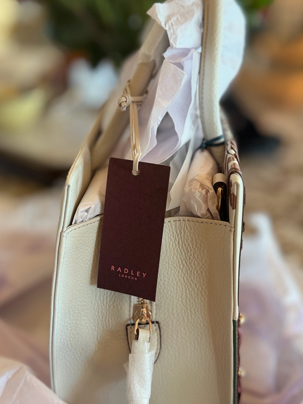 Radley London Autumn Leaves Leather Whimsical Autumn Scene Leather bag. - Picture 4 of 11